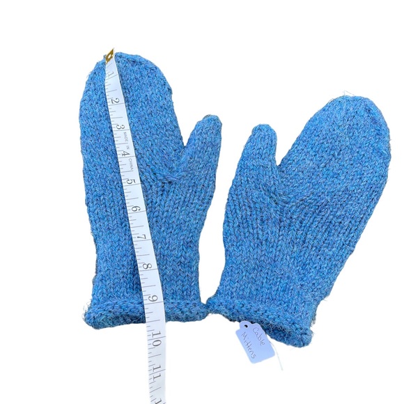 Handcrafted Wool Cable Mittens - Picture 2 of 2